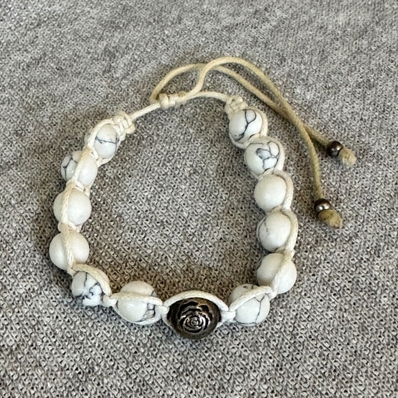 Natural White Howlite Bracelet - Picture 6 of 8